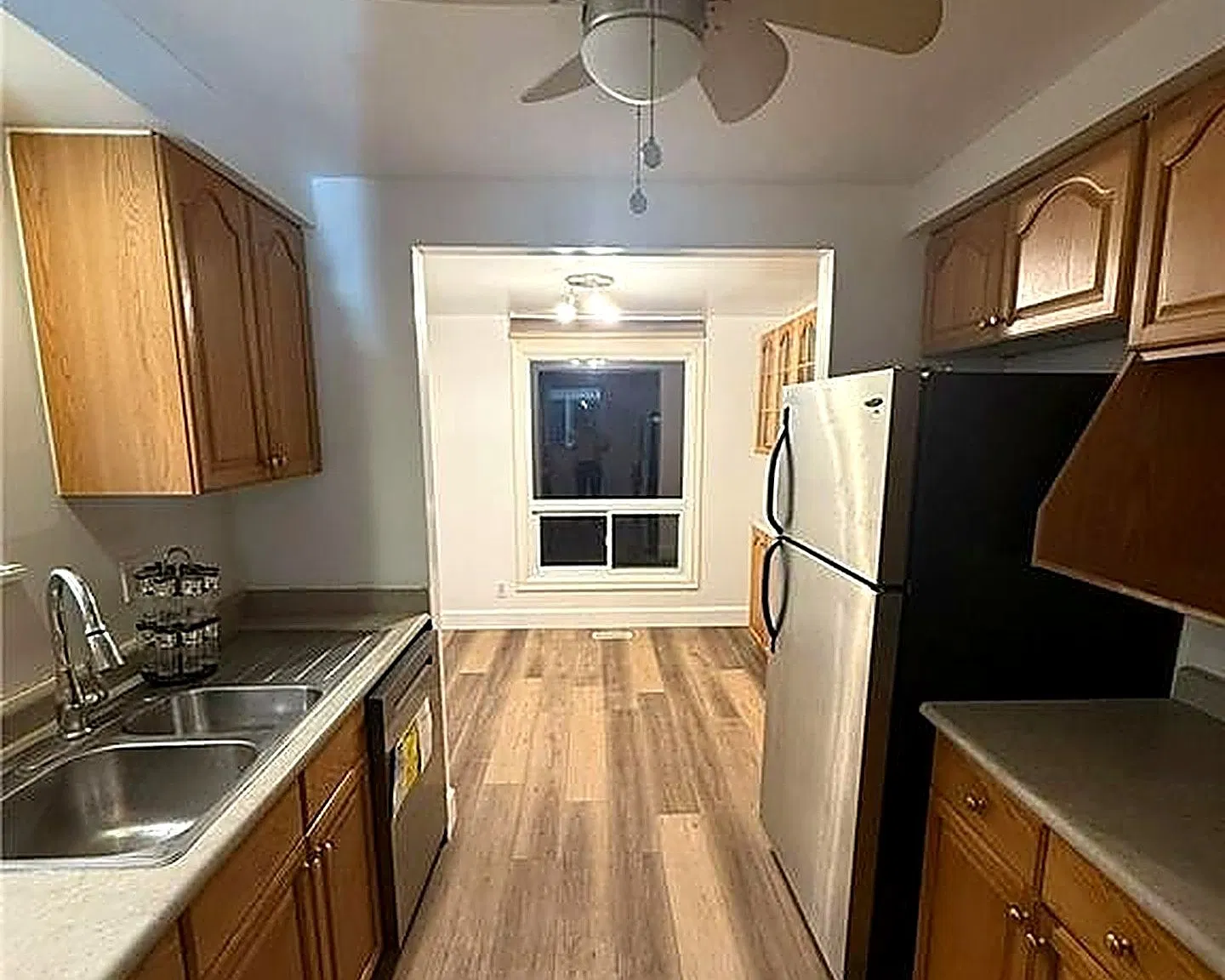 3 bed, $2,395 — Photo 3