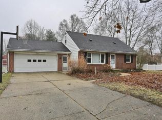 648 Spaulding Ave SE, Ada, MI 49301