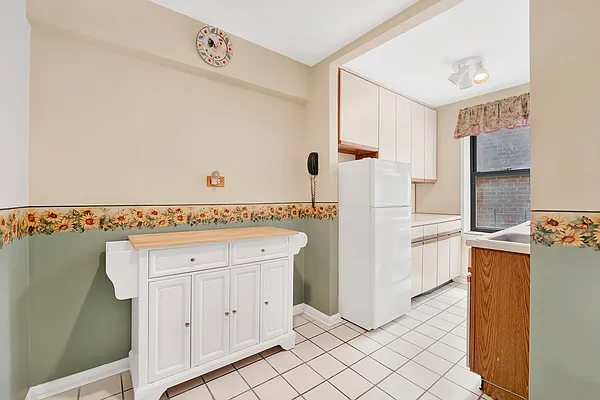 Sold by REMAX Elite | media 20