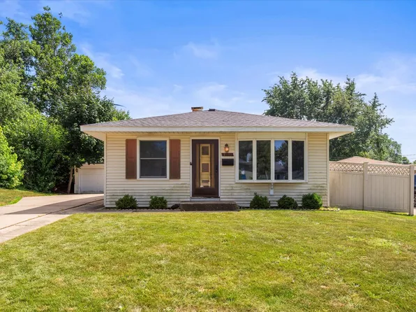1899 Redwood Ave, Hanover Park, IL 60133