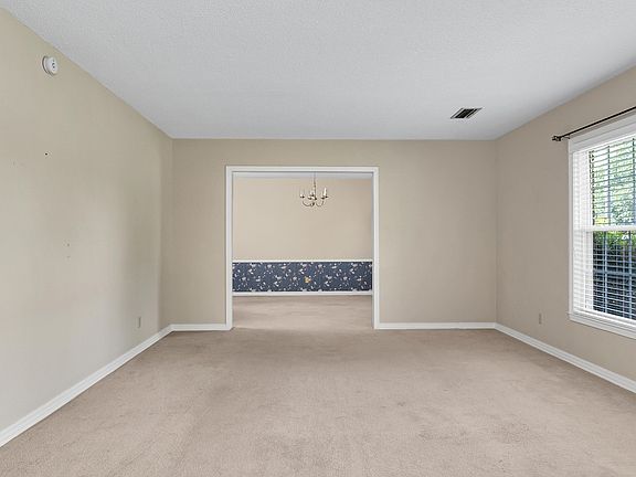 5th image of 2502 Trenton Pl