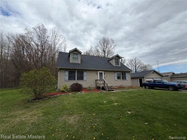 5360 Smiths Creek Rd, Kimball, MI 48074