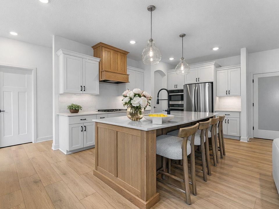 1st image of 1860 Royal Blvd N