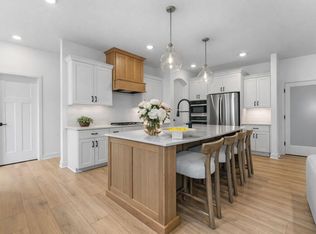 1860 Royal Blvd N, Lake Elmo, MN 55042