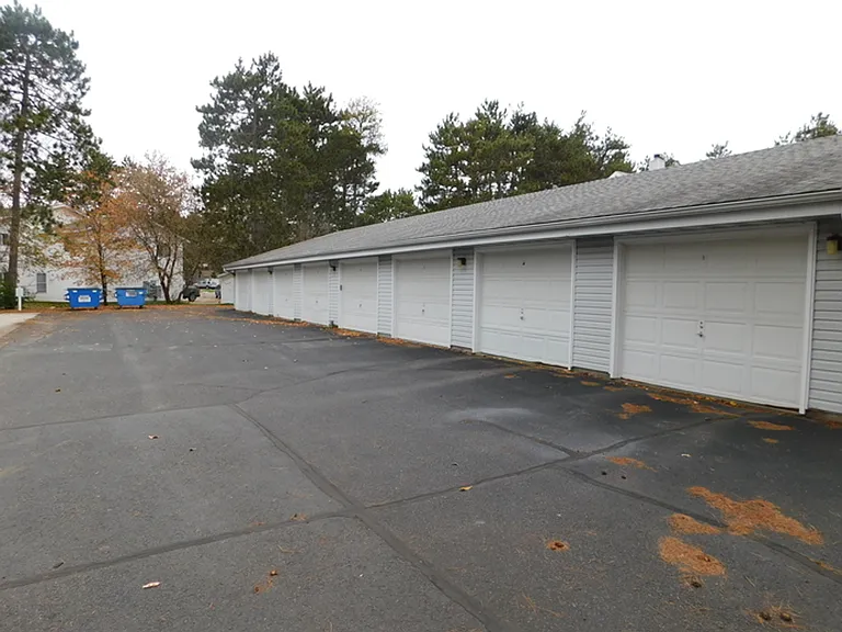 261-271 Oakwood Ave — Photo 10