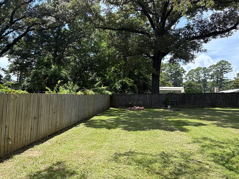 225 Denise Ln — Photo 20