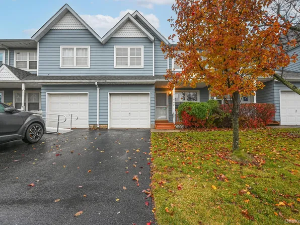 11 Northwood Blvd, Central Islip, NY 11722