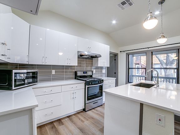 3rd image of 206 E Lullwood Ave #C