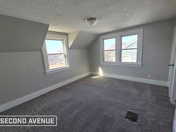 5th image of 730 Wellington St SE