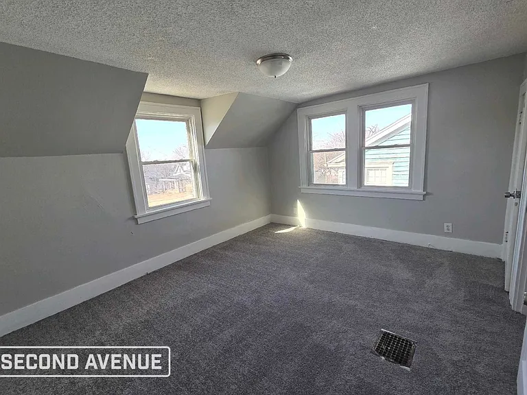 730 Wellington St SE — Photo 5
