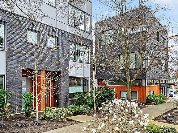 Lovely courtyard , maintained for you in this Live Work Community 