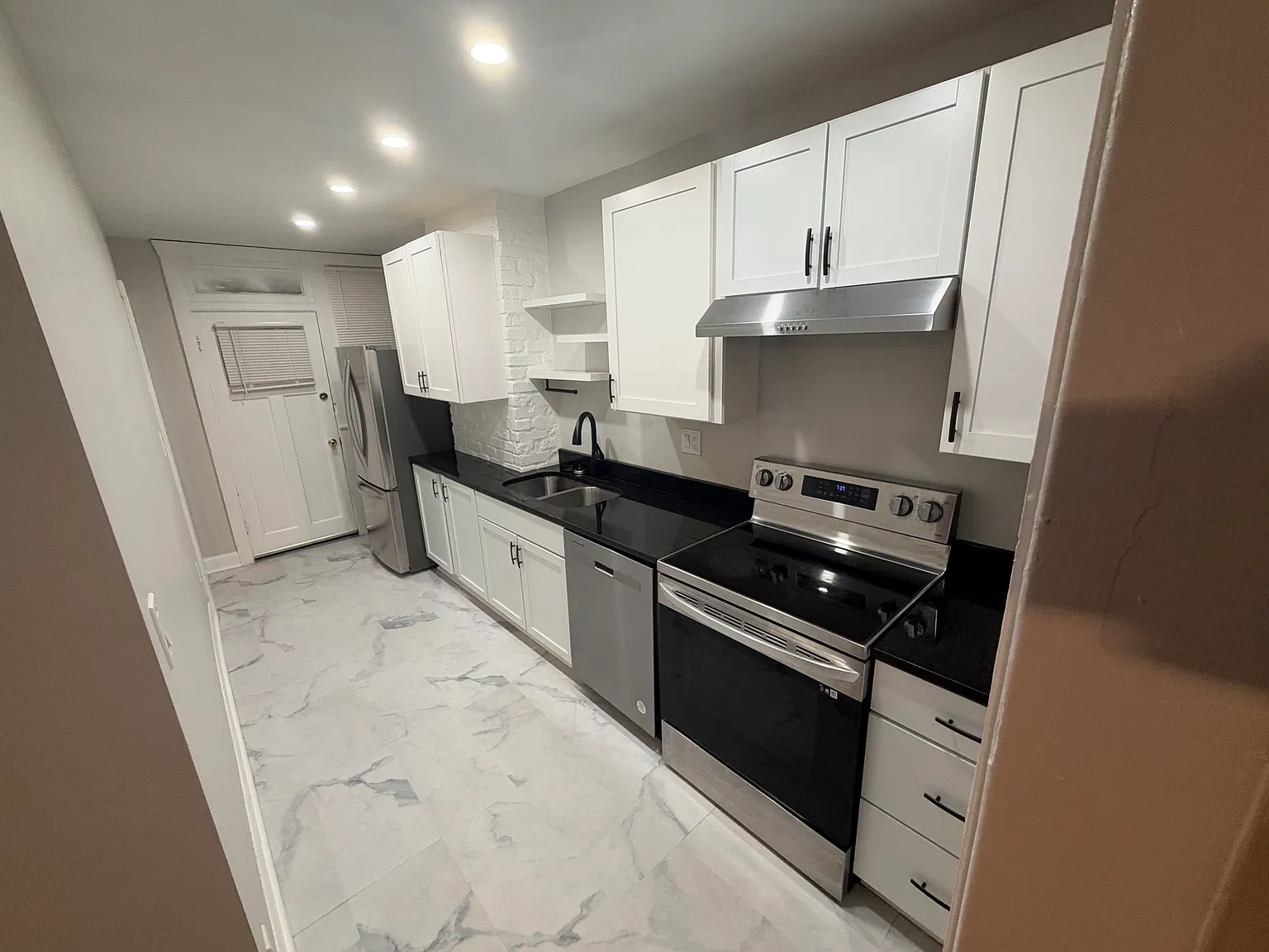 2 bed, 800 sqft, $1,175 — Photo 4