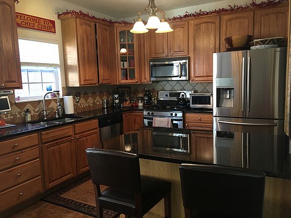 Gorgeous kitchen w upgrades 