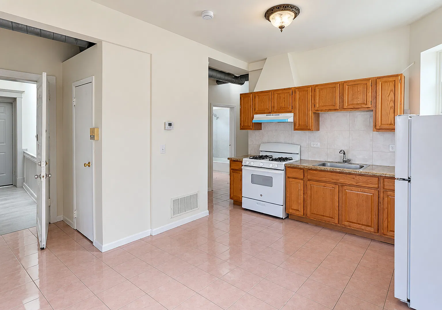 2 bed, 1.0 bath, $1,500 — Photo 4