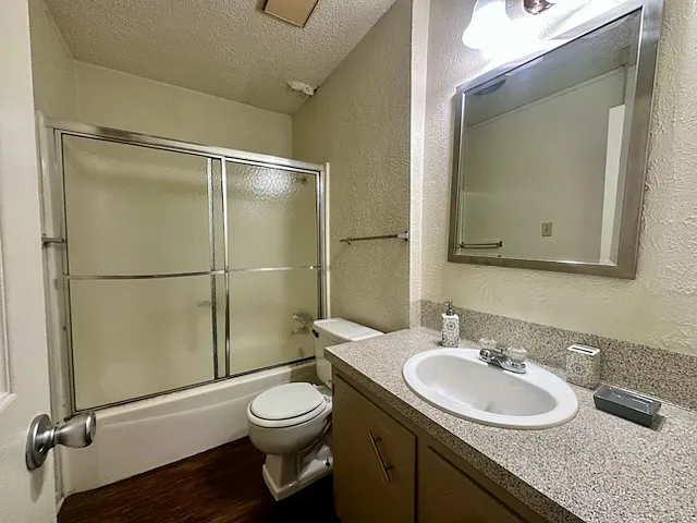 South Castle Apartments — Photo 27