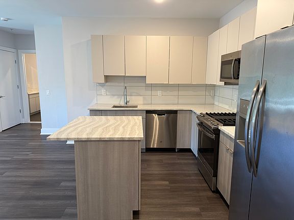 4th image of 2301 Lemoine Ave #402