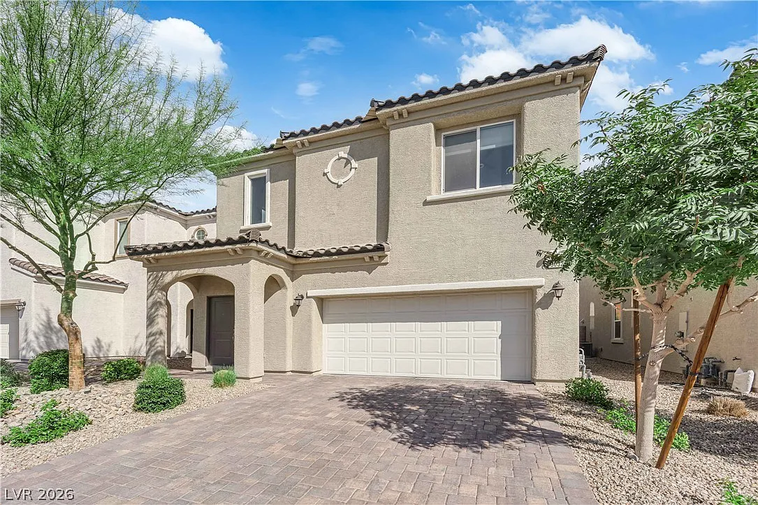 3 bed, 2.5 bath, 2051 sqft, $2,295 — Photo 2