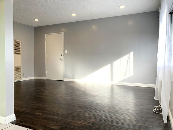 4th image of 420 N Marguerita Ave APT C