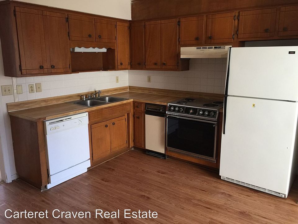 2nd image of 15 Palomino Ct