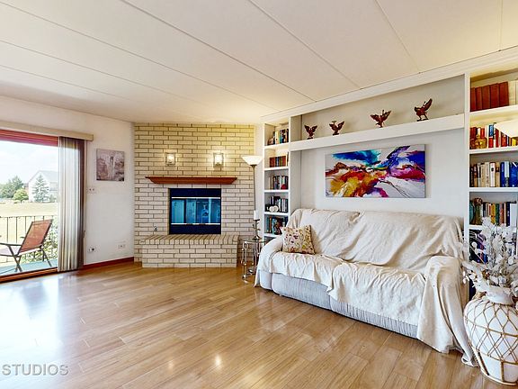 5th image of 15710 Old Orchard Ct Unit 1S