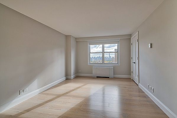 1st image of 155 W 68th St APT 1517