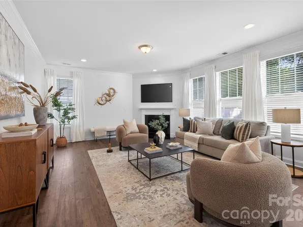 1212 Englewood Dr, Lake Wylie, SC 29710