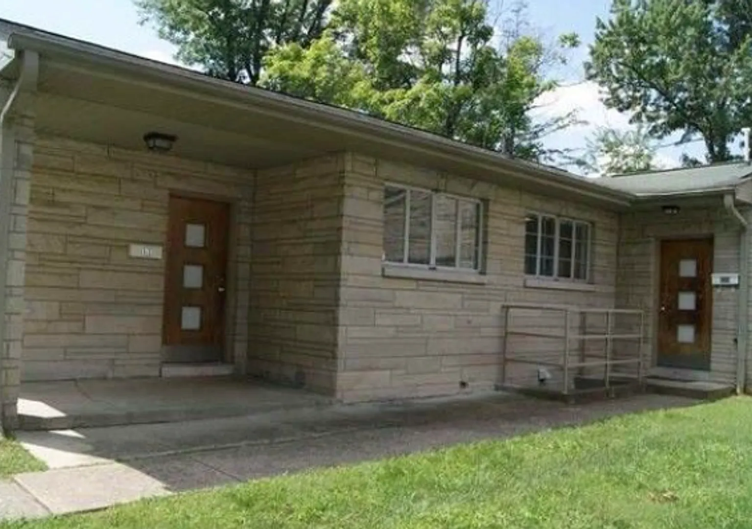 Spacious 3 bed/2 bath - walk to campus! — Photo 3