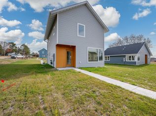 712 NW 8th Ave, Grand Rapids, MN 55744