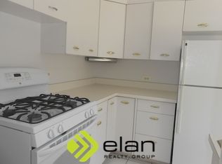 207 Kedzie St APT 2D, Evanston, IL 60202