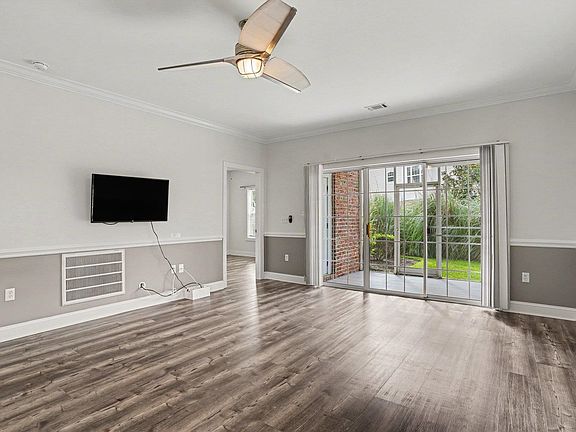 4th image of 4872 Dahlia Ct. #105