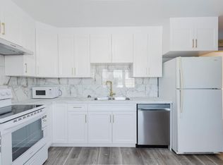 16026 94a Ave NW, Edmonton, AB T5R 5M1