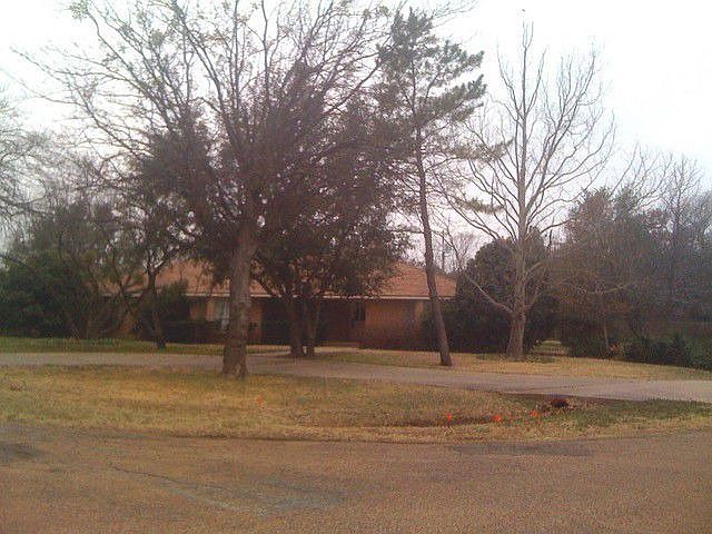 1st image of 1902 Willow Dr