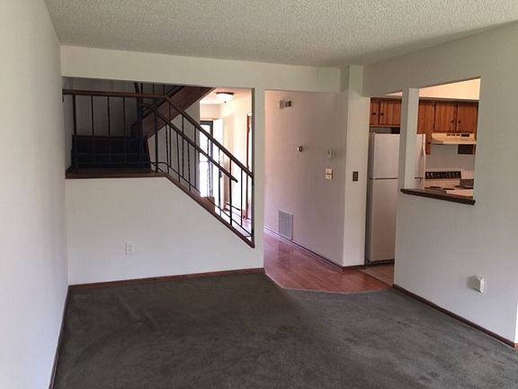 4th image of 417 Greenhill Ct