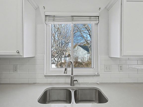3rd image of 281 E Winchester Dr