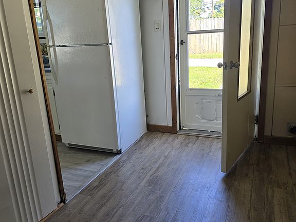 5th image of 110 Hummel Ave SW