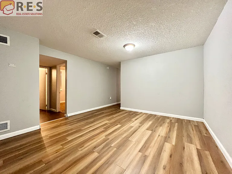 2021 W 82nd Pl — Photo 13