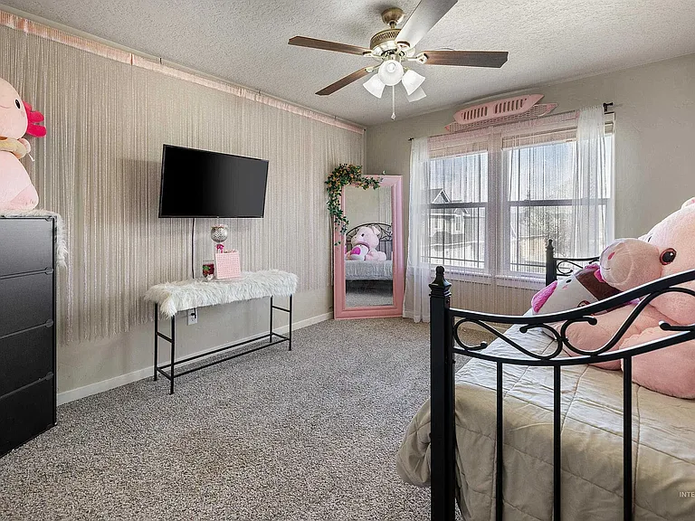 12805 W Berghan St — Photo 34