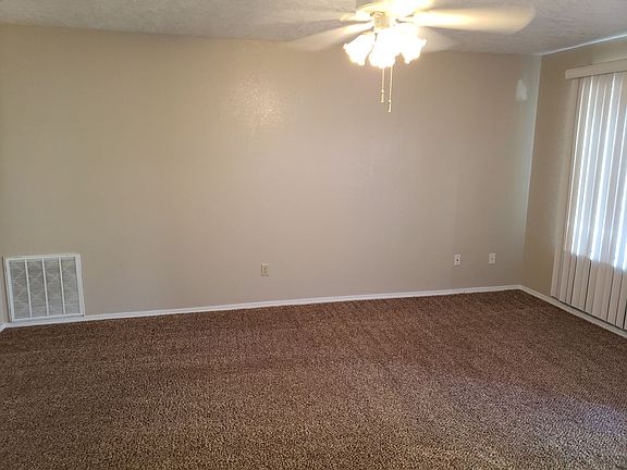 3rd image of 905 W 15th St