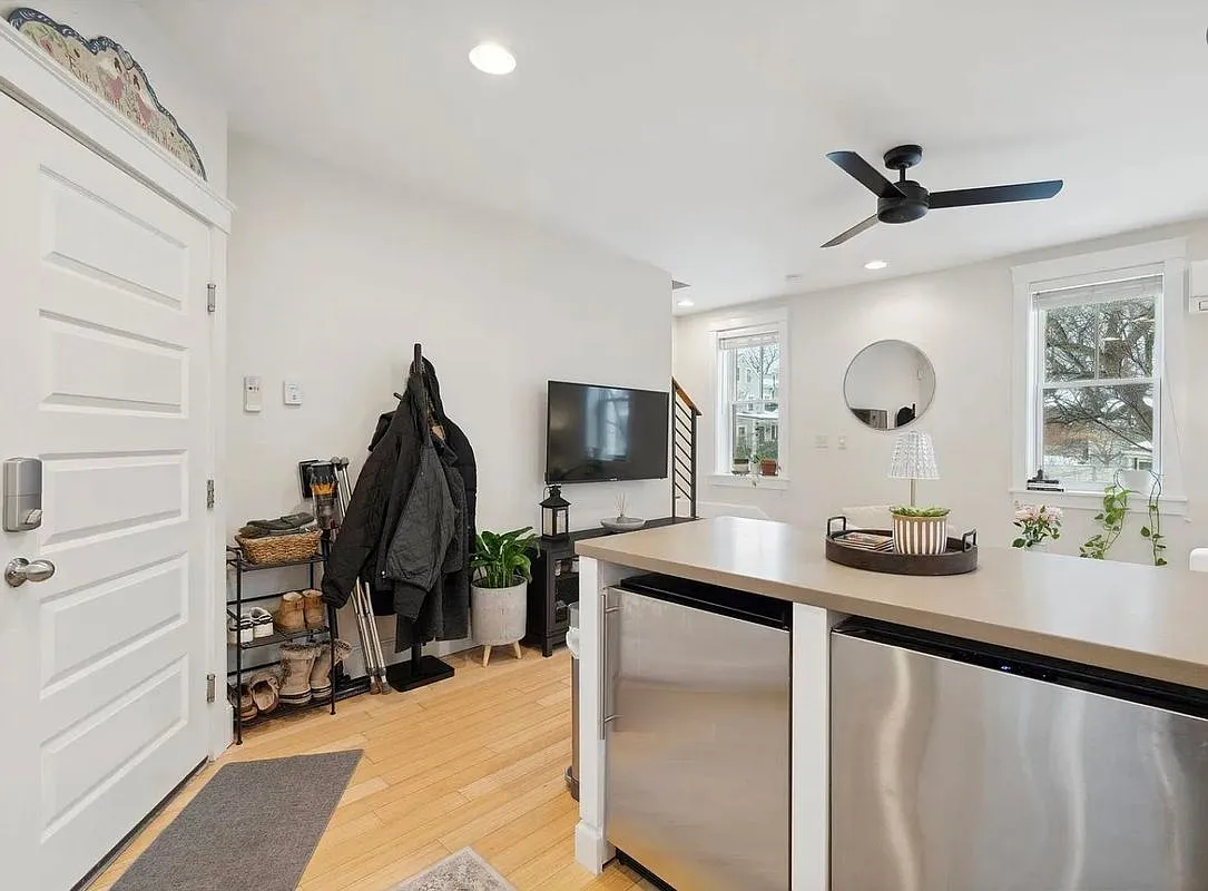 1 bed, 1.0 bath, 900 sqft, $2,800 — Photo 3