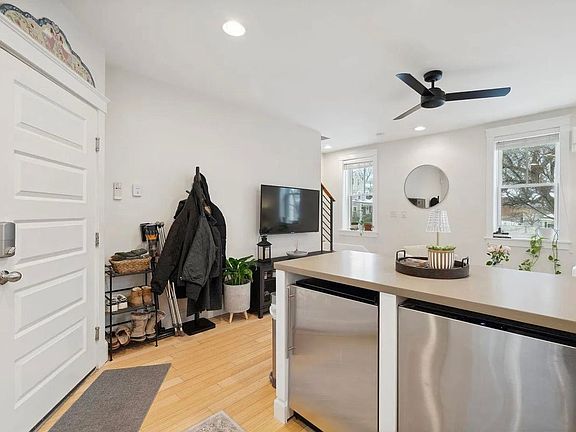 3rd image of 534 State St #B