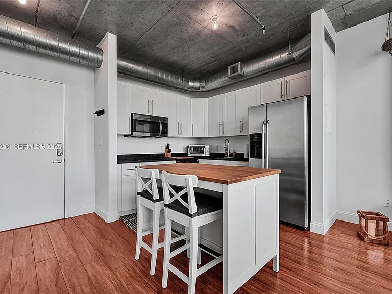 690 SW 1st Ct #Penthouse I12 — Photo 3