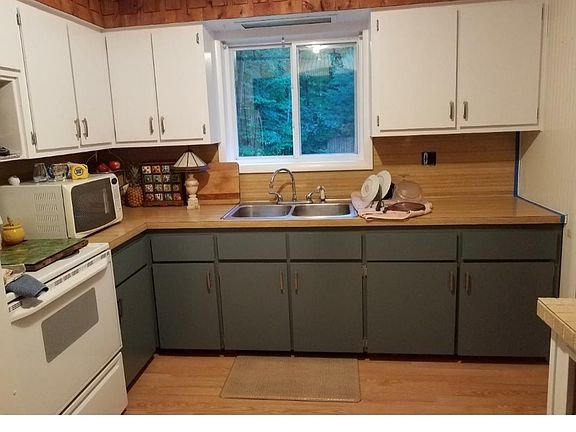 4th image of 2450 Cora Ln