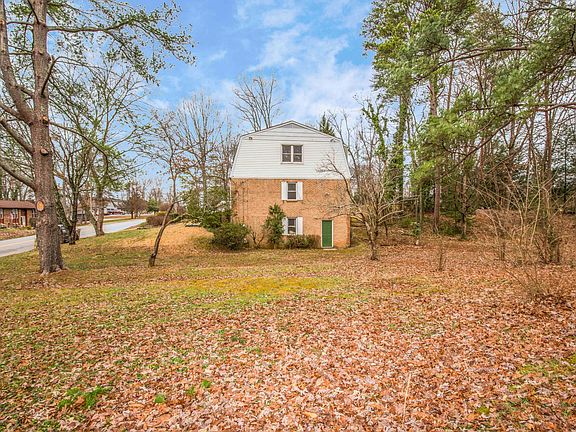 4th image of 1220 S Dogwood Dr