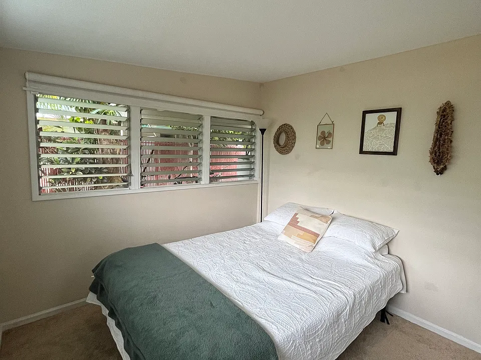 Queen sized bed for reference.