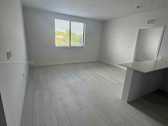 2nd image of 1091 E 17th St #402