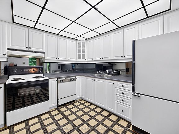 5th image of 1951 Rathburn Rd E #86