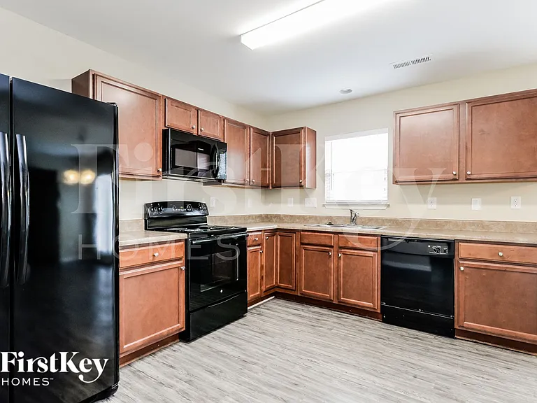 910 Park Rd — Photo 8
