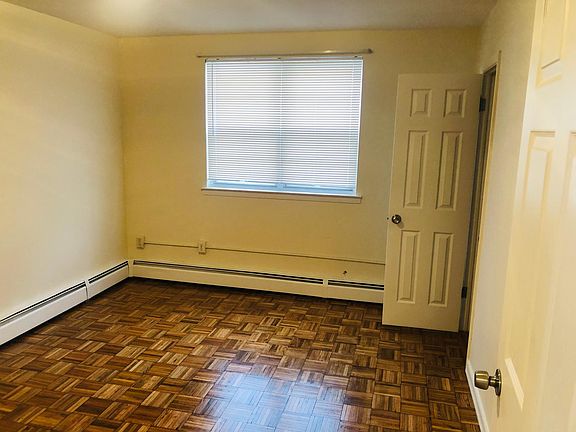 4th image of 2914 Morgan Ave #2