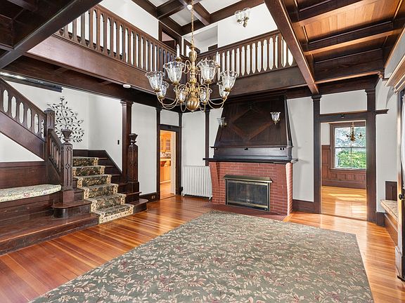 4th image of 32 Morton St