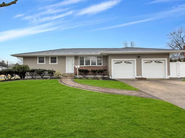 3 Simmons Drive, East Islip, NY 11730